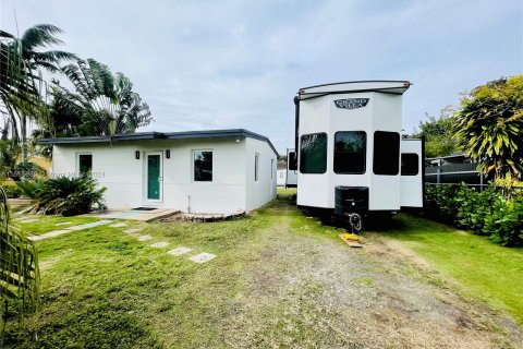 Villa ou maison à vendre à South Miami, Floride: 2 chambres, 66.89 m2 № 1077702 - photo 10