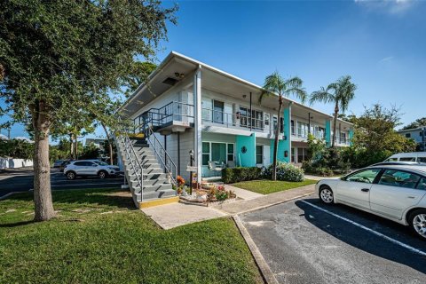 Condo in Kenneth City, Florida, 1 bedroom  № 1384721 - photo 8