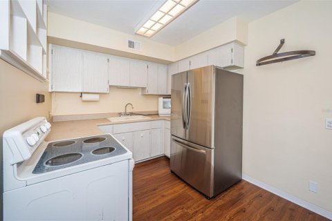 Condo in Kenneth City, Florida, 1 bedroom  № 1384721 - photo 18