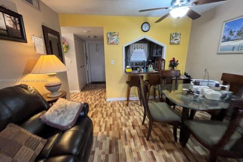 Copropriété à vendre à Sunrise, Floride: 1 chambre, 59.46 m2 № 947623 - photo 1