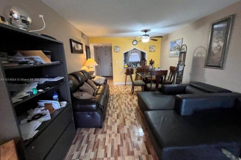 Condo in Sunrise, Florida, 1 bedroom  № 947623 - photo 2