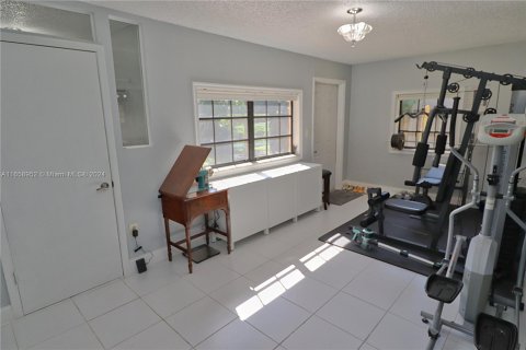 House in Pembroke Pines, Florida 3 bedrooms, 193.24 sq.m. № 1362777 - photo 27