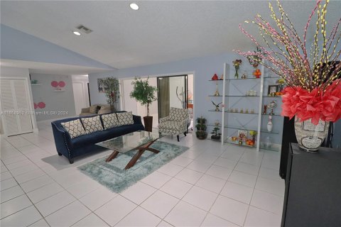 House in Pembroke Pines, Florida 3 bedrooms, 193.24 sq.m. № 1362777 - photo 6