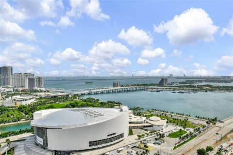 Condo in Miami, Florida, 1 bedroom  № 1385617 - photo 24