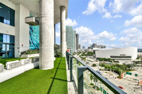 Condo in Miami, Florida, 1 bedroom  № 1385617 - photo 15