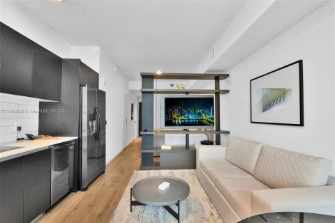 Condo in Miami, Florida, 1 bedroom  № 1385617 - photo 26