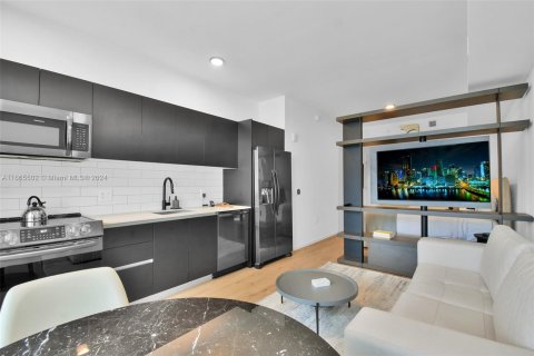 Condo in Miami, Florida, 1 bedroom  № 1385617 - photo 29