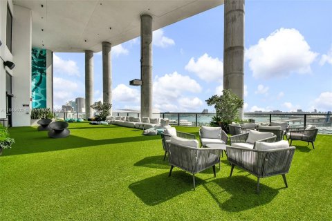 Condo in Miami, Florida, 1 bedroom  № 1385617 - photo 14