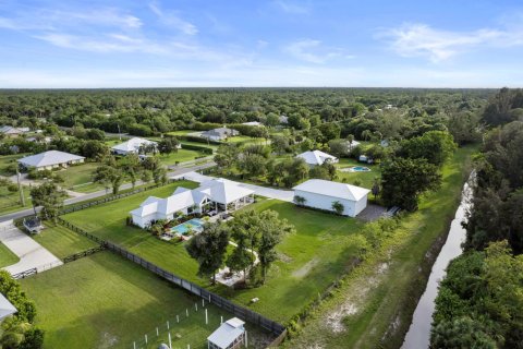 House in Jupiter, Florida 4 bedrooms, 287.07 sq.m. № 1231426 - photo 1