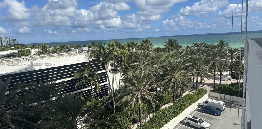 Condominio en Miami Beach, Florida, 1 dormitorio  № 1441693