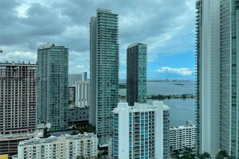 Condominio en alquiler en Miami, Florida, 2 dormitorios, 121.79 m2 № 1355068 - foto 12