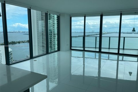 Condominio en alquiler en Miami, Florida, 2 dormitorios, 121.79 m2 № 1355068 - foto 1