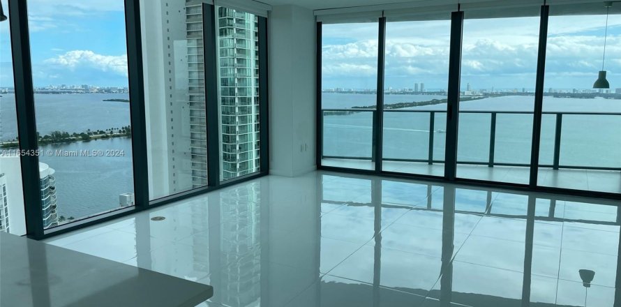 Condominio en Miami, Florida, 2 dormitorios  № 1355068