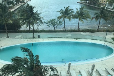 Condominio en alquiler en Miami, Florida, 2 dormitorios, 121.79 m2 № 1355068 - foto 14