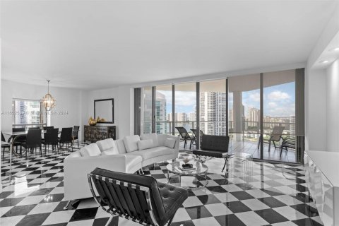 Condominio en venta en Aventura, Florida, 4 dormitorios, 219.25 m2 № 1355066 - foto 3