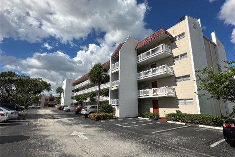 Condominio en venta en Lauderhill, Florida, 1 dormitorio, 83.98 m2 № 1237487 - foto 3