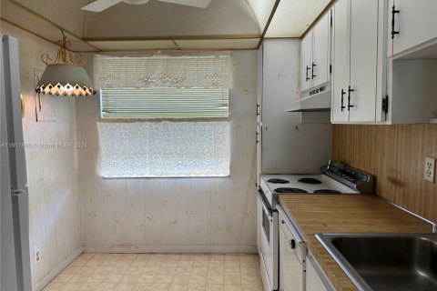 Condo in Lauderhill, Florida, 1 bedroom  № 1237487 - photo 16