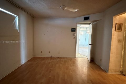 Condo in Lauderhill, Florida, 1 bedroom  № 1237487 - photo 18