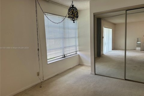 Condo in Lauderhill, Florida, 1 bedroom  № 1237487 - photo 23