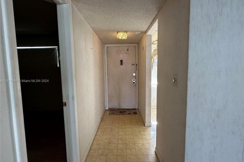 Condominio en venta en Lauderhill, Florida, 1 dormitorio, 83.98 m2 № 1237487 - foto 8