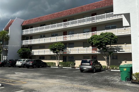 Condominio en venta en Lauderhill, Florida, 1 dormitorio, 83.98 m2 № 1237487 - foto 1