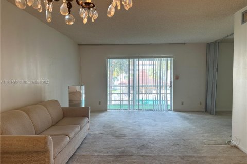 Condo in Lauderhill, Florida, 1 bedroom  № 1237487 - photo 9