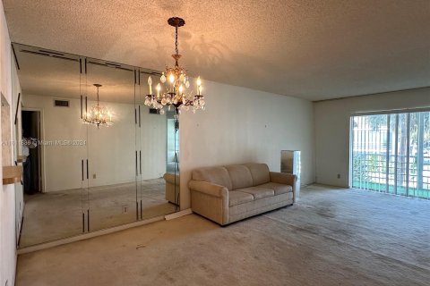 Condo in Lauderhill, Florida, 1 bedroom  № 1237487 - photo 13