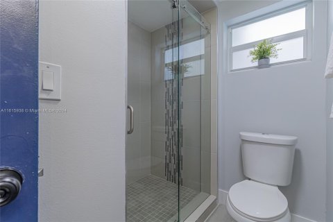 Casa en venta en Fort Lauderdale, Florida, 4 dormitorios, 155.98 m2 № 1237455 - foto 24