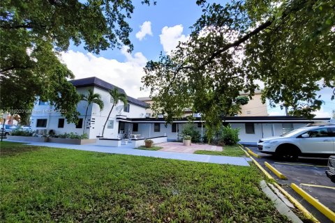 Immobilier commercial à vendre à Hollywood, Floride № 497874 - photo 5