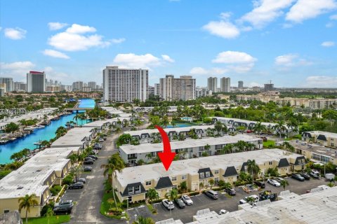 Copropriété à vendre à Hallandale Beach, Floride: 2 chambres, 157.56 m2 № 1351772 - photo 12