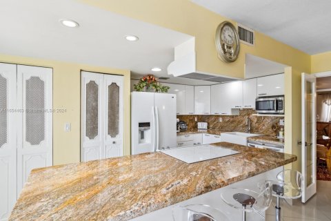 Copropriété à vendre à Hallandale Beach, Floride: 2 chambres, 157.56 m2 № 1351772 - photo 29