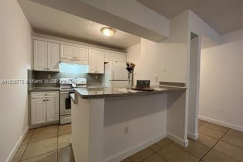 Condominio en venta en Hialeah, Florida, 3 dormitorios, 116.59 m2 № 1351722 - foto 1