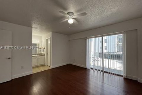 Copropriété à vendre à Hialeah, Floride: 3 chambres, 116.59 m2 № 1351722 - photo 8