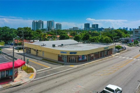 Commercial property in Miami, Florida № 1423473 - photo 2