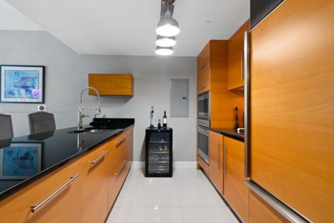 Condominio en venta en Miami, Florida, 2 dormitorios, 108.42 m2 № 1209584 - foto 1