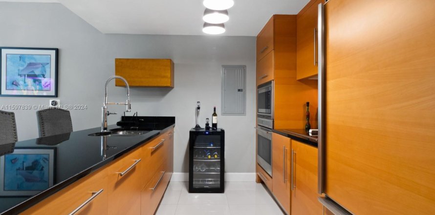 Condominio en Miami, Florida, 2 dormitorios  № 1209584