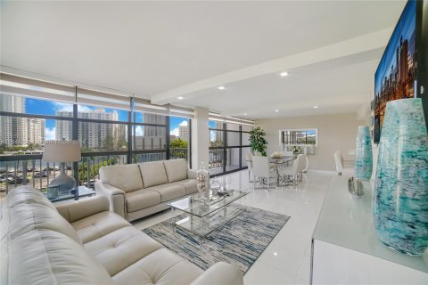 Condominio en venta en Hallandale Beach, Florida, 2 dormitorios, 132.85 m2 № 1355097 - foto 12