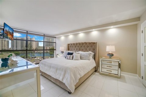 Condominio en venta en Hallandale Beach, Florida, 2 dormitorios, 132.85 m2 № 1355097 - foto 16