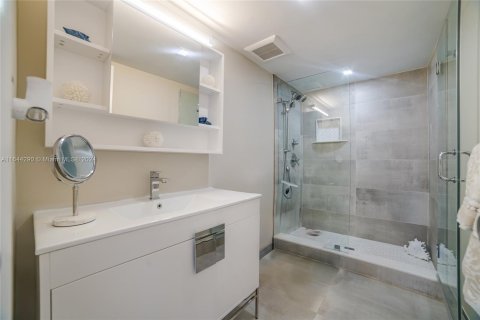 Condominio en venta en Hallandale Beach, Florida, 2 dormitorios, 132.85 m2 № 1355097 - foto 15