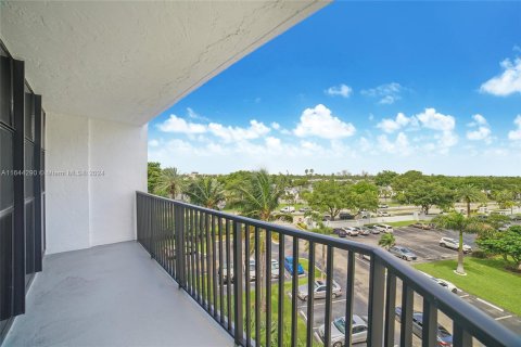 Condominio en venta en Hallandale Beach, Florida, 2 dormitorios, 132.85 m2 № 1355097 - foto 10