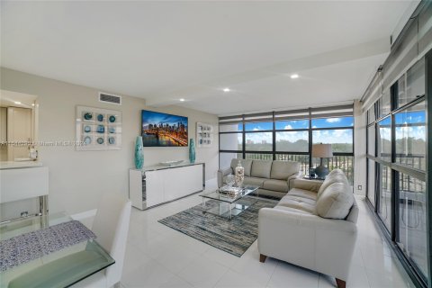 Condominio en venta en Hallandale Beach, Florida, 2 dormitorios, 132.85 m2 № 1355097 - foto 11