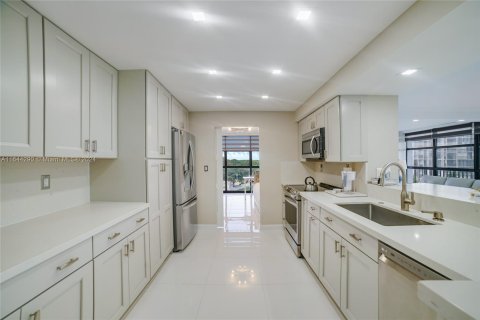 Condominio en venta en Hallandale Beach, Florida, 2 dormitorios, 132.85 m2 № 1355097 - foto 5