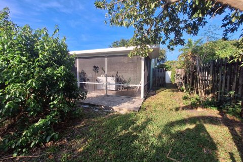 House in North Palm Beach, Florida 3 bedrooms, 117.43 sq.m. № 1135083 - photo 1