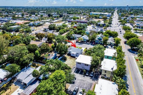 House in Lake Worth, Florida 3 bedrooms, 107.58 sq.m. № 1135081 - photo 1