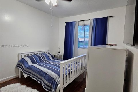 Townhouse in Miami, Florida 4 bedrooms, 144.83 sq.m. № 1234952 - photo 25