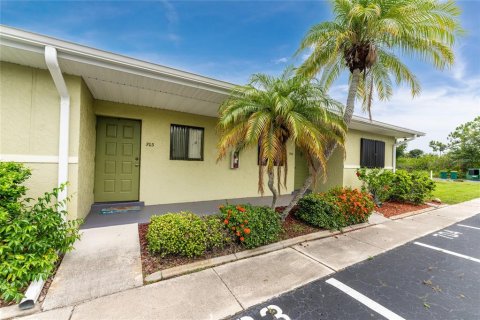 Villa ou maison à vendre à Punta Gorda, Floride: 2 chambres, 82.31 m2 № 1275322 - photo 1