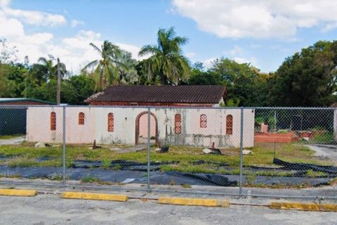 Immobilier commercial à vendre à Tamarac, Floride № 325563 - photo 6