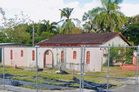 Immobilier commercial à vendre à Tamarac, Floride № 325563 - photo 4