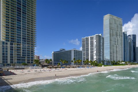 Condo in Sunny Isles Beach, Florida, 2 bedrooms  № 1291266 - photo 23