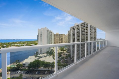 Copropriété à vendre à Aventura, Floride: 2 chambres, 107.58 m2 № 1355504 - photo 15